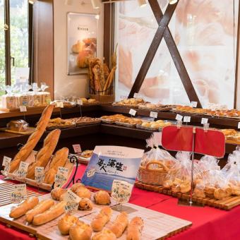 [For takeout reservations, click here] Not only Danish bread but also various breads are available for takeout.