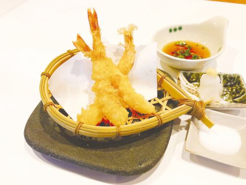 Various seafood tempura