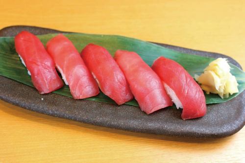 5 pieces of fresh tuna nigiri