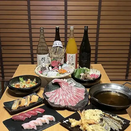 A 6000 yen course featuring the chef's special 7-item sashimi platter and Kurobuta pork shabu-shabu.