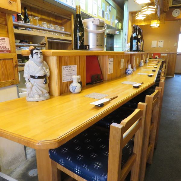 Counter seats are for dinner.There are 10 counter seats in all.The seating arrangement has been kept to a minimum so that each customer can be treated carefully.The minute, I will do a polite work!