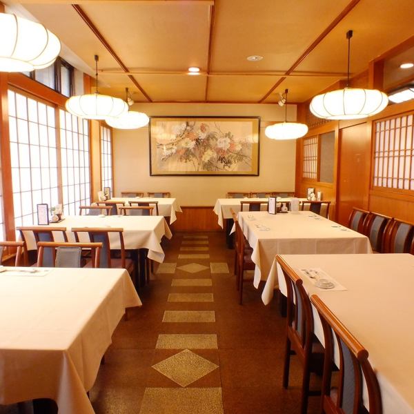 【2F】 Open table seat is active in various applications from hospitality such as entertainment / dinner to dinner party with family and friends.Also, as it is a seat of a chair, people with a bad feet can enjoy a meal for a long time.