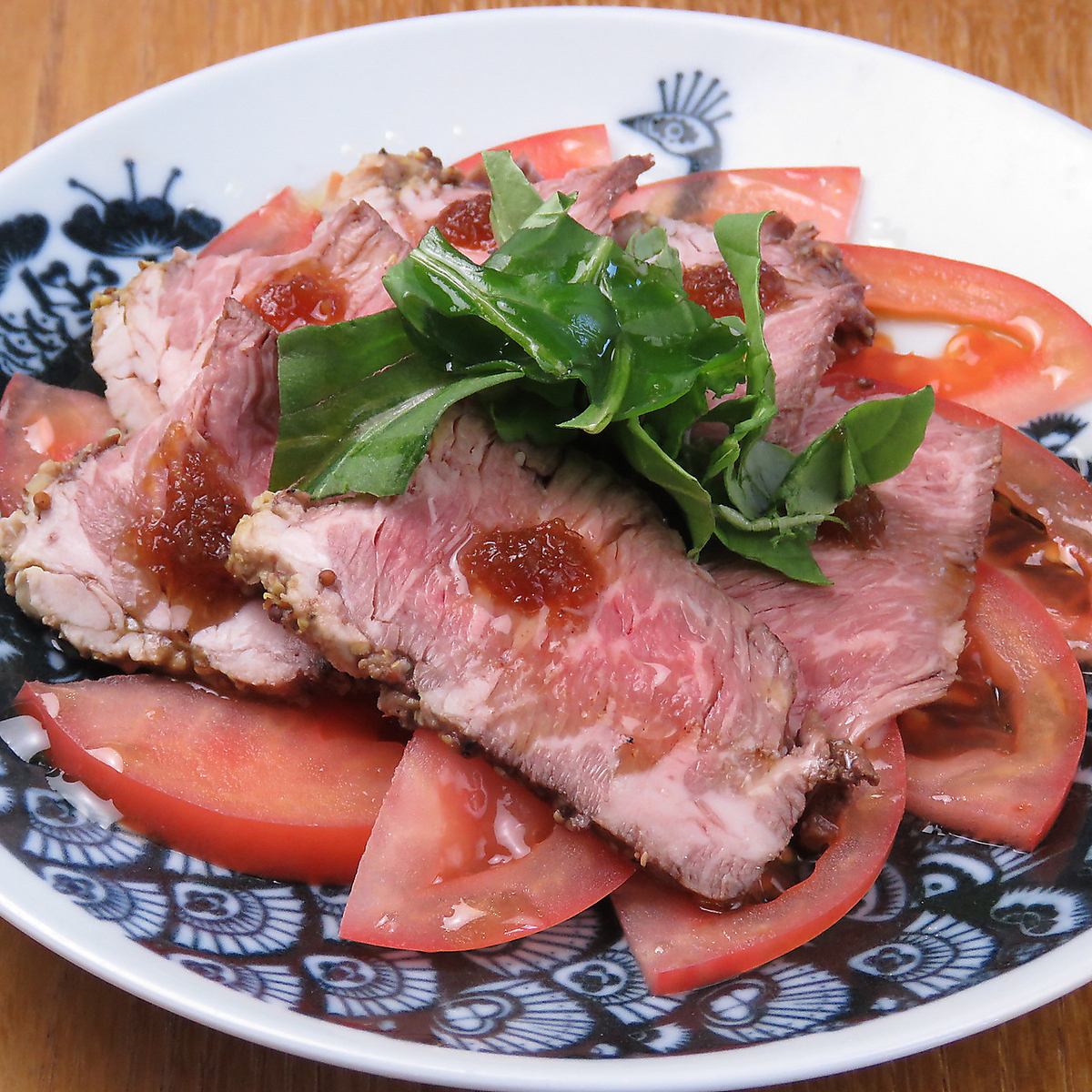 こだわりの牛肉を使用したローストビーフは必食です！お酒にも◎