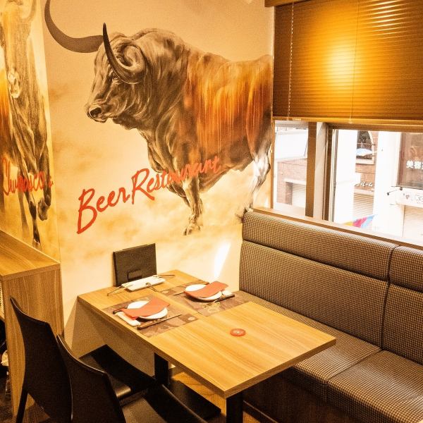 カップル様・デート利用・記念日利用など、お客様ごとの席間隔や、来店状況でご案内テーブルを配慮いたします。帯屋町周辺でおしゃれなビアレストラン《ALEGRIA  OBIYAMACHI》3名様以上や５~６名様の中規模利用、団体様のご利用も大歓迎♪各種企業パーティーやウエディングの二次会にもお店を貸切ご相談も◎
