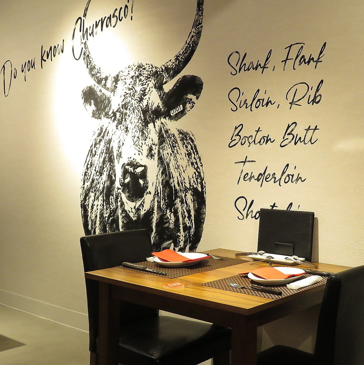 オシャレな店内で食べ放題のシュラスコを楽しむお肉女子会♪