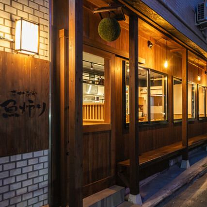 鶯谷駅南口徒歩2分、日比谷線入谷駅徒歩4分と立地も良く、どなたでもご来店していただきやすい雰囲気作りを心掛けております。終電をギリギリまで気にすることなく、お酒やお食事を十分にご堪能いただける空間でお待ちしております。