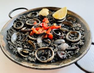 진한 오징어 먹의 빠에야 M 사이즈 (2 명에서 3 명용)