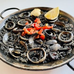 濃鬱美味!墨魚汁海鮮飯