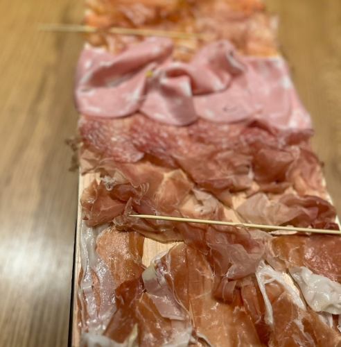 裝盤啦!如果您不知道點什麼,試試這個!超薄火腿