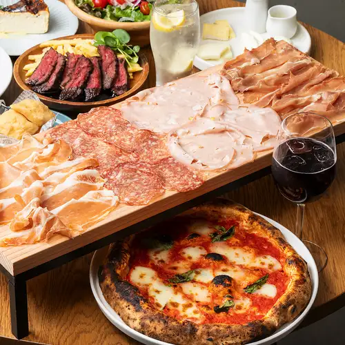 Wood-fired pizza and prosciutto