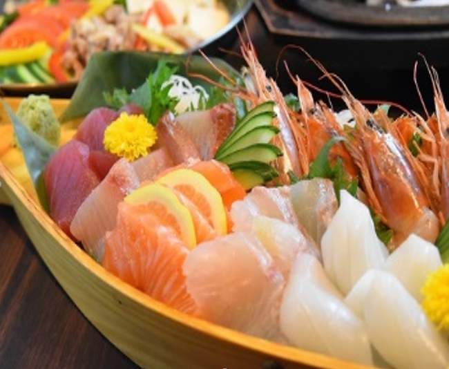 At [UOZUM], you can find a wide selection of fresh seafood.