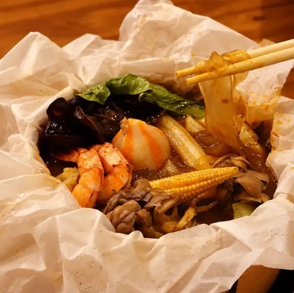 せいろの蓋を開けた瞬間、スパイシーな香りが弾ける!シビれる辛さがクセになる名物「蒸マーラータン」