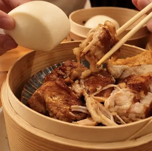 お箸でスッとほろほろに裂ける!せいろでじっくり蒸し上げた新感覚「蒸プルドポーク」