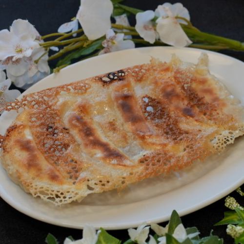 自慢の絶品焼き餃子！
