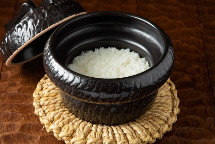 有田焼極厚釜で炊き上げる至極のごはん『有田焼土鍋釜めし』