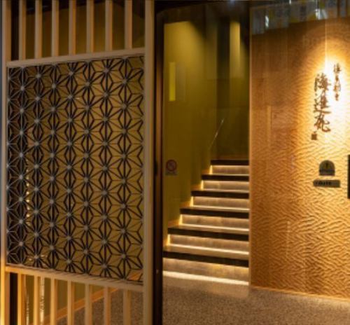 <p>【2階に当店ございます】フォトジェニックな店内。皆様のご来店、従業員一同お待ち致しております。</p>