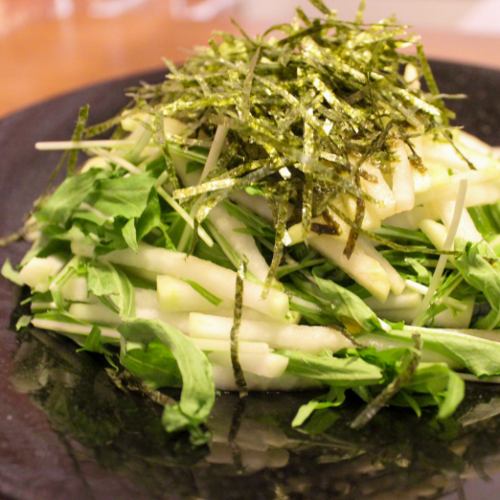 Harihari salad of mizuna and radish