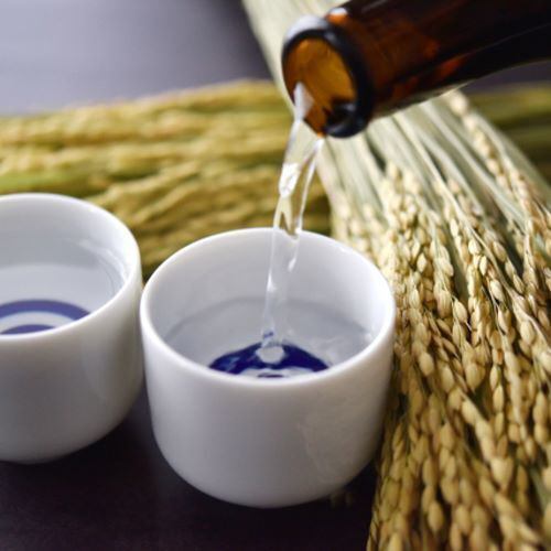 You can compare different types of sake starting at just 110 yen per glass!