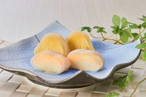 [Handmade in store] Fruit Daifuku (pineapple and peach)