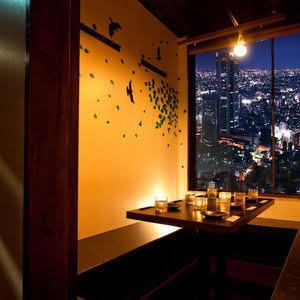 和の趣き溢れる店内は大人の為の落ち着いた雰囲気となっております。2名様~200名様までご利用可能なテーブル席は柏での接待や女子会、合コンなど各種宴会に最適なプライベート個室空間♪お得な宴会コースプランもご予算に合わせて3000円~ご用意。