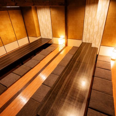 上質個室で愉しむご宴会…広々個室でごゆっくりどうぞ♪モダンな間接照明が宴会の雰囲気を一層盛り上げます！お昼の宴会も承っておりますのでお気軽にお電話にてお問い合わせください。