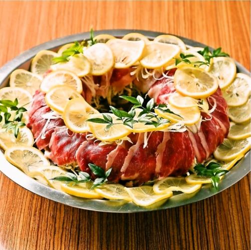 【柠檬肉火锅套餐】包含2.5小时柠檬肉火锅和炙烤上州牛肉寿司在内的9道菜，4,500日元【包间、宴会】