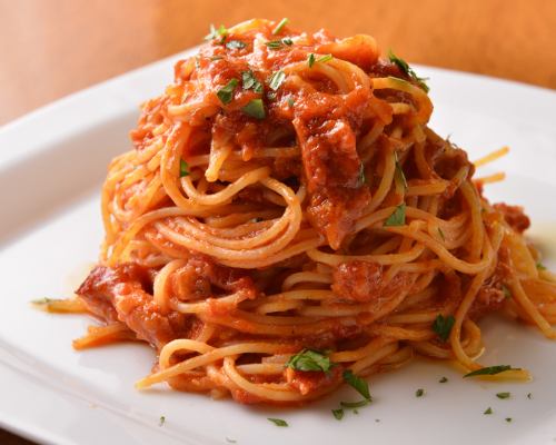Tomato and garlic pasta