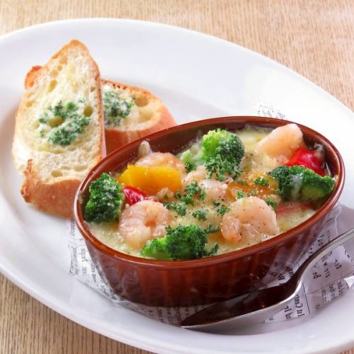 海老のグラタン　ガーリックバケット付き