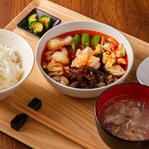 [冷菜] 香辣海鮮蔬菜沙拉套餐