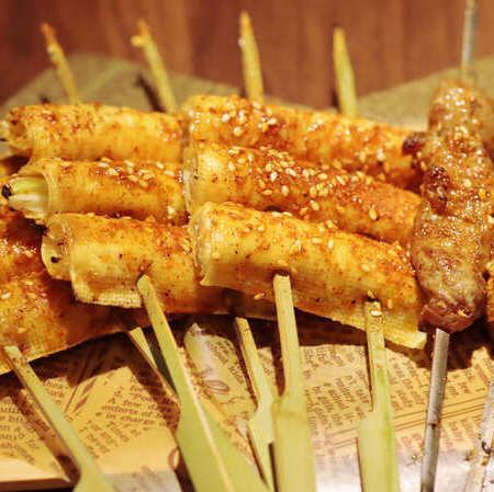 干し豆腐巻きとラム肉盛り合わせ