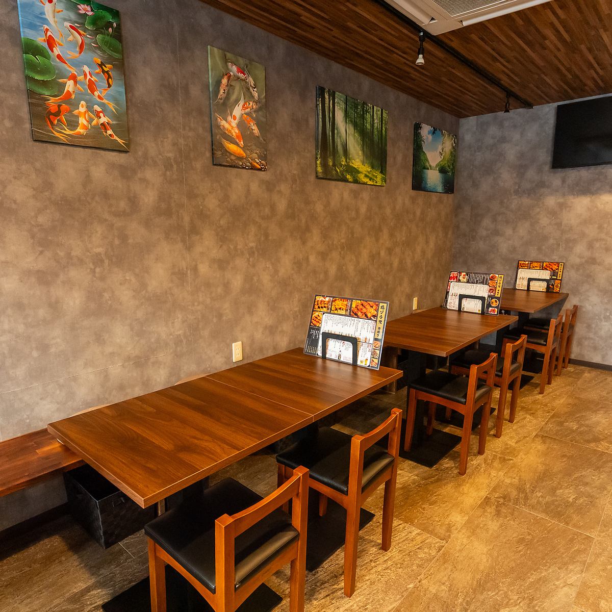 The calm bar-like interior is perfect for dates.