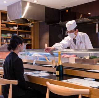 コースの場合　職人さんが目の前で揚げてくれます。