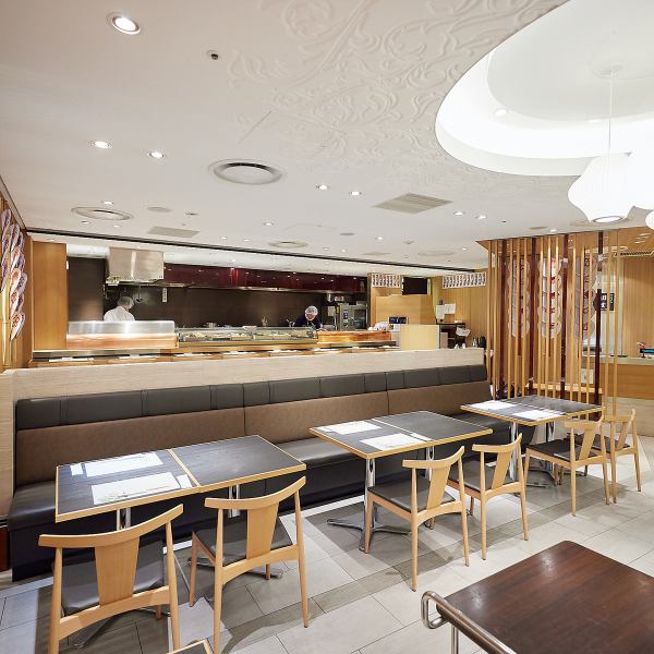 【阪急うめだ本店×祇園八坂圓堂】伝統と新しさが調和した店内は肩肘張らずにご利用いただけます♪コースも豊富にご用意ございますので、お買い物帰り、ご家族のハレノヒ、仲のいいご友人同士、接待等、あらゆるシーンでご利用いただけます。