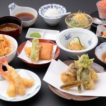 ランチ　名代天富良　「桂」