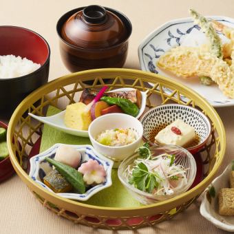 ランチ　ヘルシー天婦良膳「花籠」