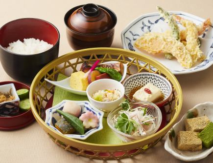 ランチ　ヘルシー天婦良膳「花籠」
