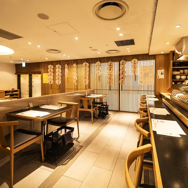 【阪急うめだ本店×祇園八坂圓堂】伝統と新しさが調和した店内は肩肘張らずにご利用いただけます♪コースも豊富にご用意ございますので、お買い物帰り、ご家族のハレノヒ、仲のいいご友人同士、接待等、あらゆるシーンでご利用いただけます。
