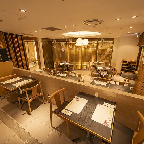 <p>阪急うめだ本店で京都の老舗「圓堂」の天ぷらをお愉しみいただけます。シーンを選ばずご利用いただけますので、お買い物と一緒に御食事や、誕生日・記念日、デート、接待等、様々なタイミングで当店にお越しください。お待ちしております。</p>