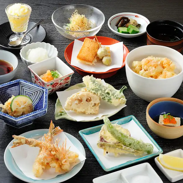【夜の定番】旬の食材を楽しむ天ぷら13種含む全17品「松尾」コース 8000円