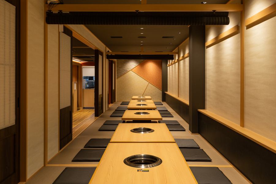 The interior of the store is bright and clean, with an open atmosphere.There are many spacious seats, so you can relax and enjoy your meal at any seat.Semi-private rooms with tatami mat seating are available for large parties of up to 32 people!