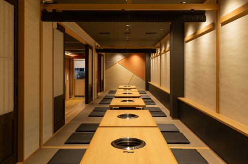 <p>The interior of the store is bright and clean, with an open atmosphere.There are many spacious seats, so you can relax and enjoy your meal at any seat.Semi-private rooms with tatami mat seating are available for large parties of up to 32 people!</p>