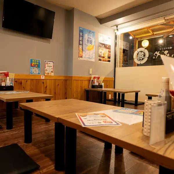 【換気徹底しております】間接照明の灯る和モダンな店内には、2名様~利用可能の席を完備しています。少人数でのサク飲み等、桜が丘駅近くでの居酒屋をお探しでしたら、焼き鳥が自慢の「ふぶや」を是非ご利用ください♪