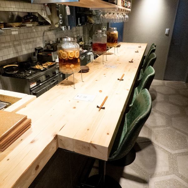 [Counter seats are available for one person or more♪ Popular for dates] There are also stylish counter seats that are easy for single women to enter. There are many customers who use the item! Please feel free to come by ☆