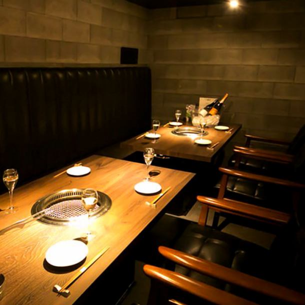 For important gatherings such as anniversaries, birthdays, and business entertainment, please use 2+9's only completely private room, the VIP Room (2nd floor)! Enjoy delicious yakiniku in a luxurious space created by classic, heavy sofas and atmospheric lighting. The room is limited to 6-8 people, and only one group per day, so please contact us as soon as possible.*Charge fee: 1,000 yen per person
