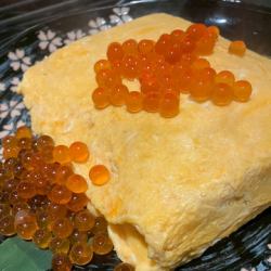 だし巻き玉子の贅沢いくらのせ