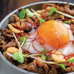 牛時雨の釜飯