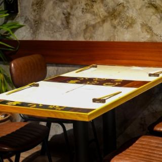 4名様の少人数様の宴会や会社帰りのちょい飲みにも対応した広々したテーブル席。お気軽にどうぞ！！