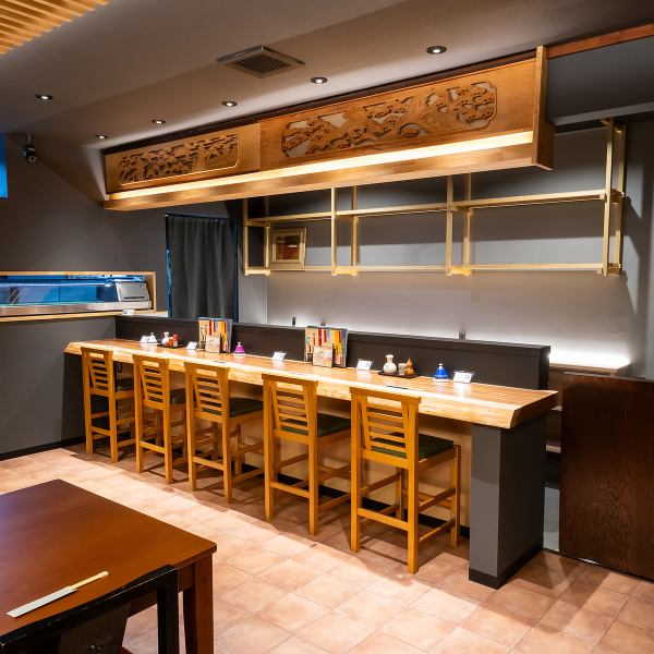 特別感あふれるこの空間で、会話に集中できるひとときを提供します。大切な人との親密な時間をお過ごしください。心地よい距離感が、特別な思い出を演出します。