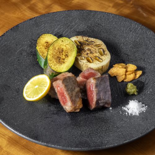 当店自慢の絶品炭焼き！国産牛、海鮮、野菜をご用意◎