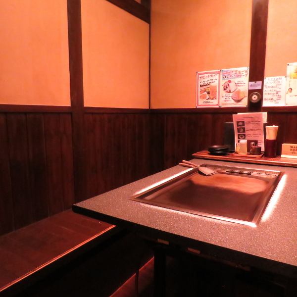 【舒适的包厢空间】本店备有包厢，可满足您与亲朋好友欢聚的周年纪念、生日等各种场合的需求，以及晚宴、商务招待等商务场合。在温暖的灯光和舒适的氛围中，享受私密的时光。期待您莅临本店，共度美好时光。
